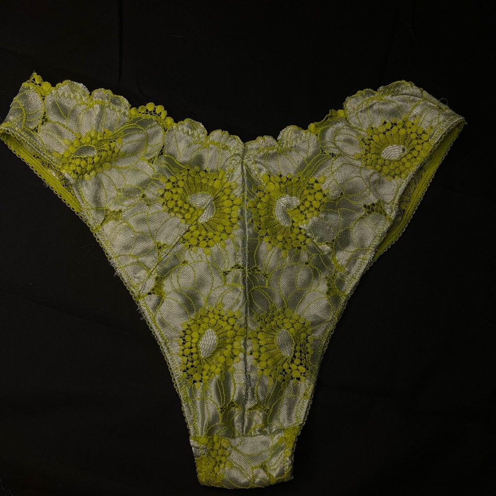 COPY - 🍀SavageXFenty Lime Green Lingerie Set🍀 - Picture 5 of 6